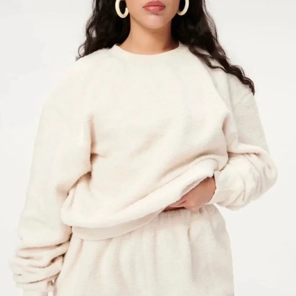 Good American Cream Cozy Crewneck Sweater